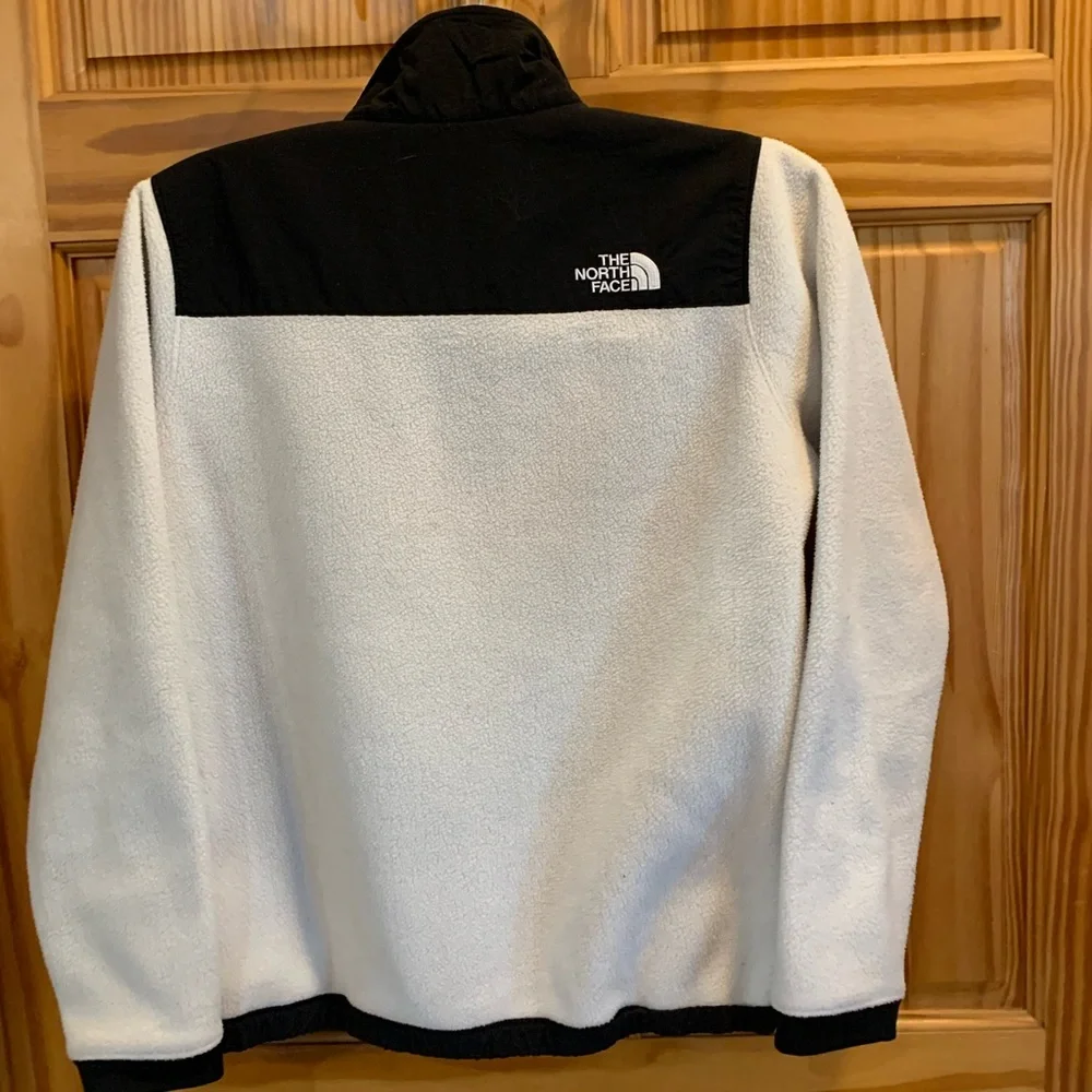 The North Face Black and White Jacket
Size Youth Large - Picture 2 of 8